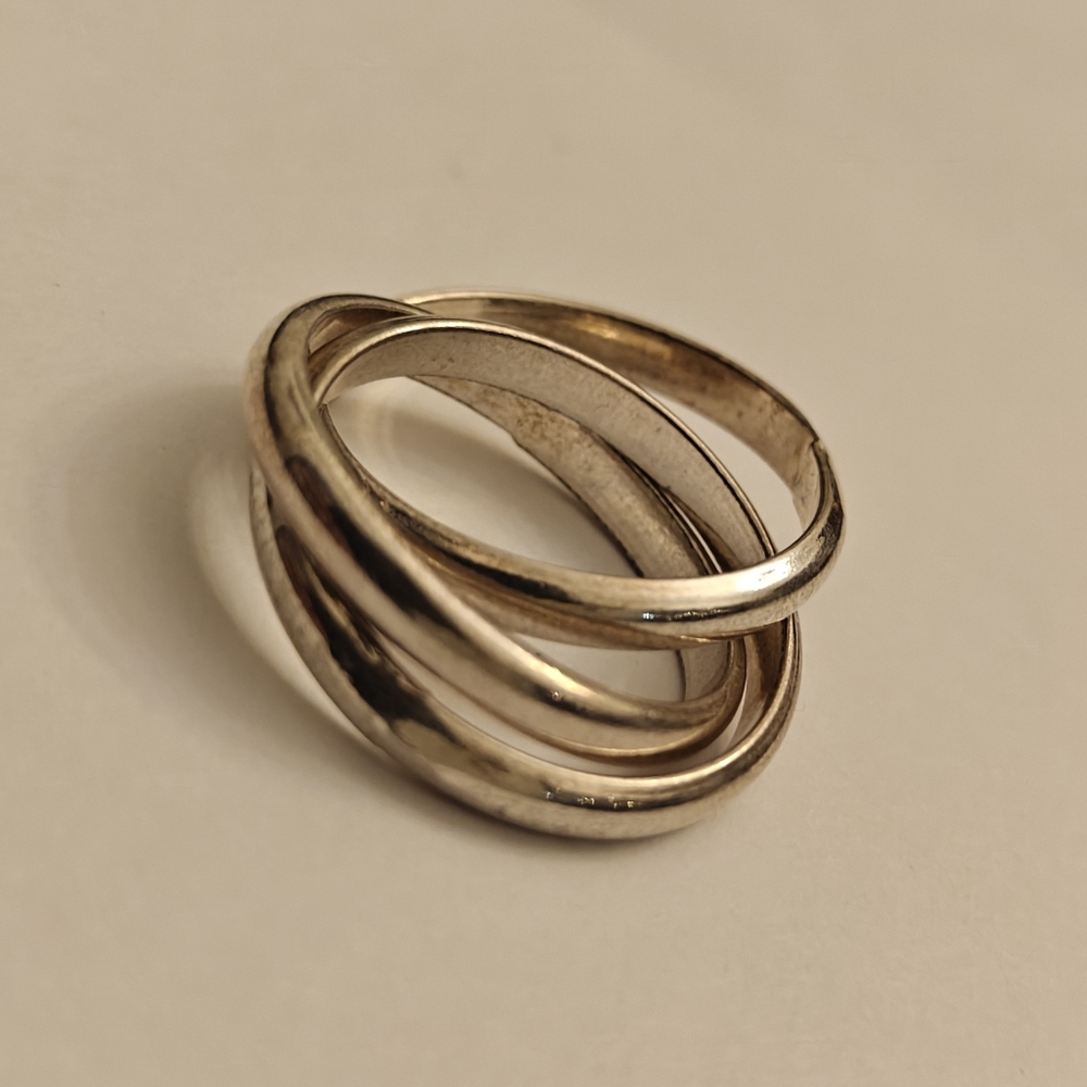 Elegant Silver Three Interlocking Band Rings - Picture 7 of 12